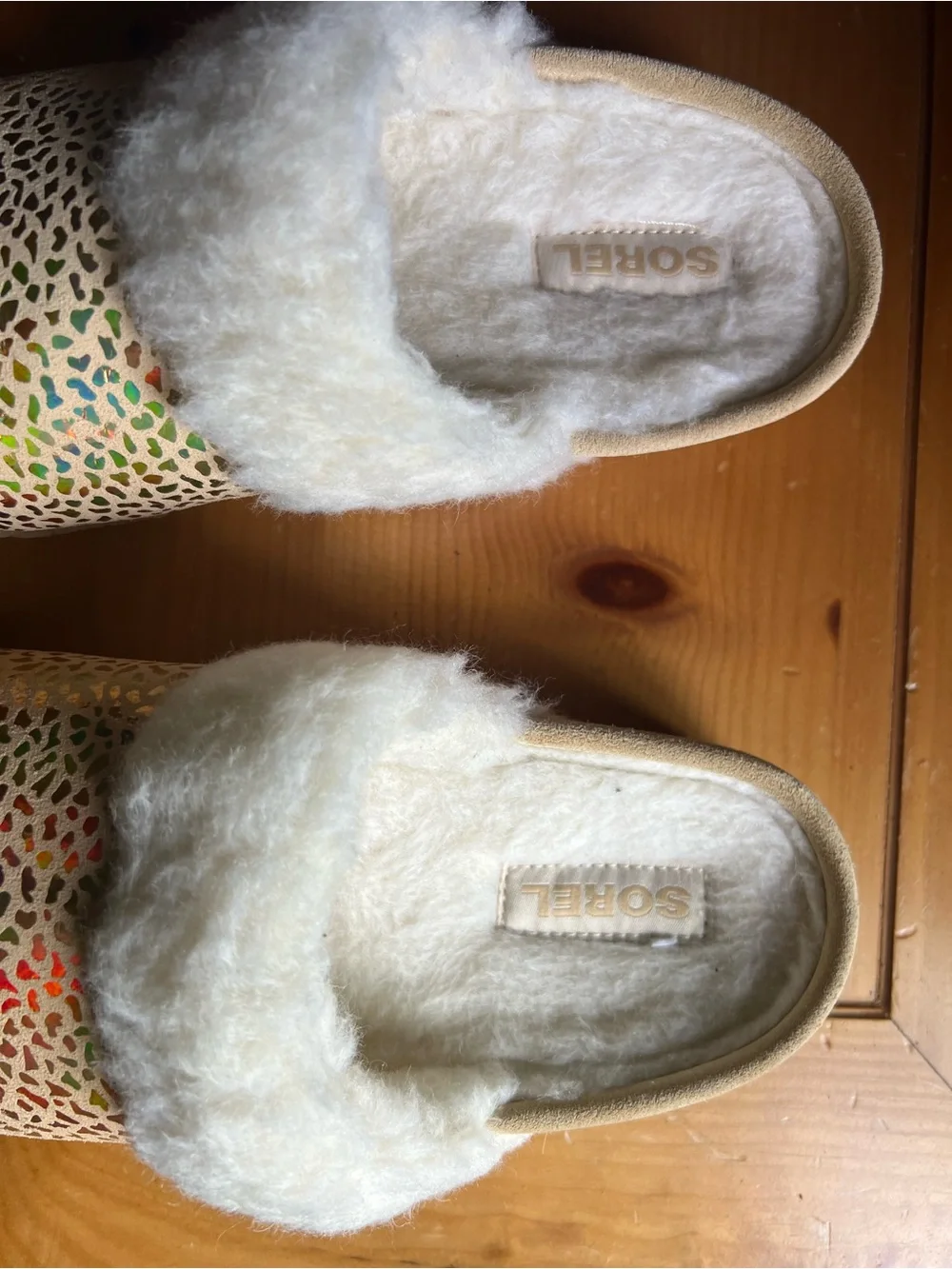 Sorel Kids Cream Holographic Fur-Trim Slippers in Size 4.  Like brand new!